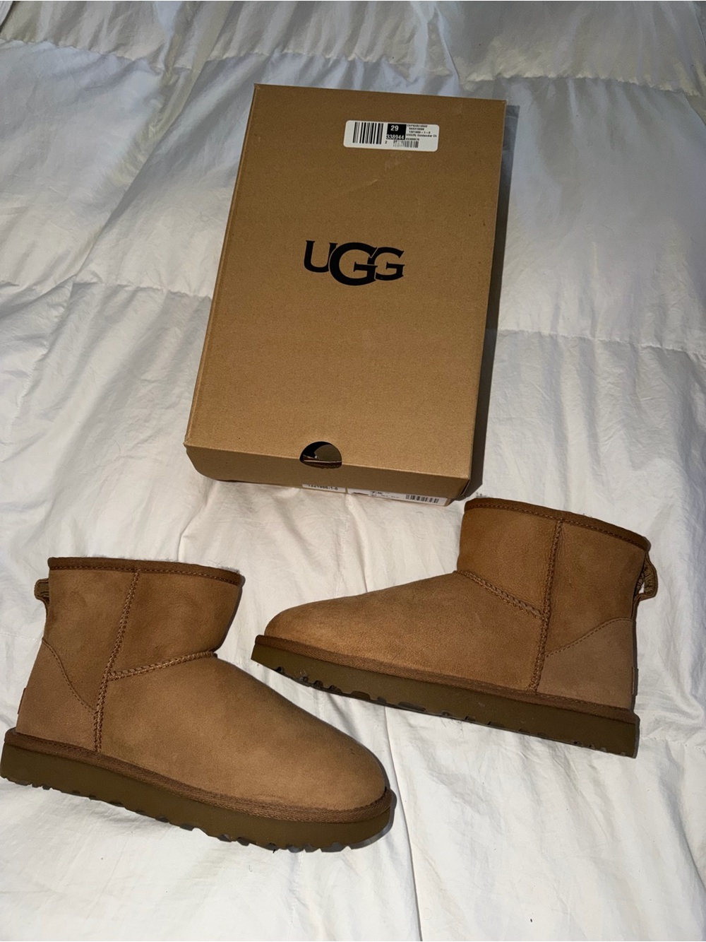 UGG Short Boot in Chestnut Brown